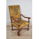 Небольшое кресло в стиле Людовика XIV