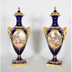 Гюстав Аш: пара фарфоровых ваз в севрском стиле