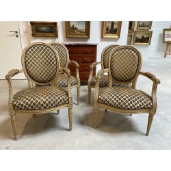 Четыре лакированных кресла эпохи Людовика XVI