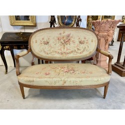 Гобеленовый диван в стиле Людовика XVI