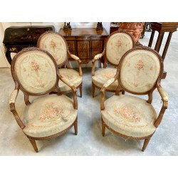 Четыре кресла в стиле Людовика XVI Гобелен в стиле Обюссон