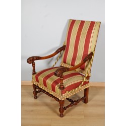 Кресло в стиле Людовика XIII
