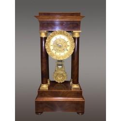 Empire Clock подписали Tenaillon Pére Paris.