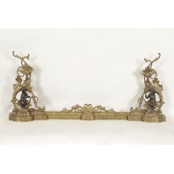 Пара андиронов из позолоченной бронзы в стиле Людовика XV, образующих каминный фронт